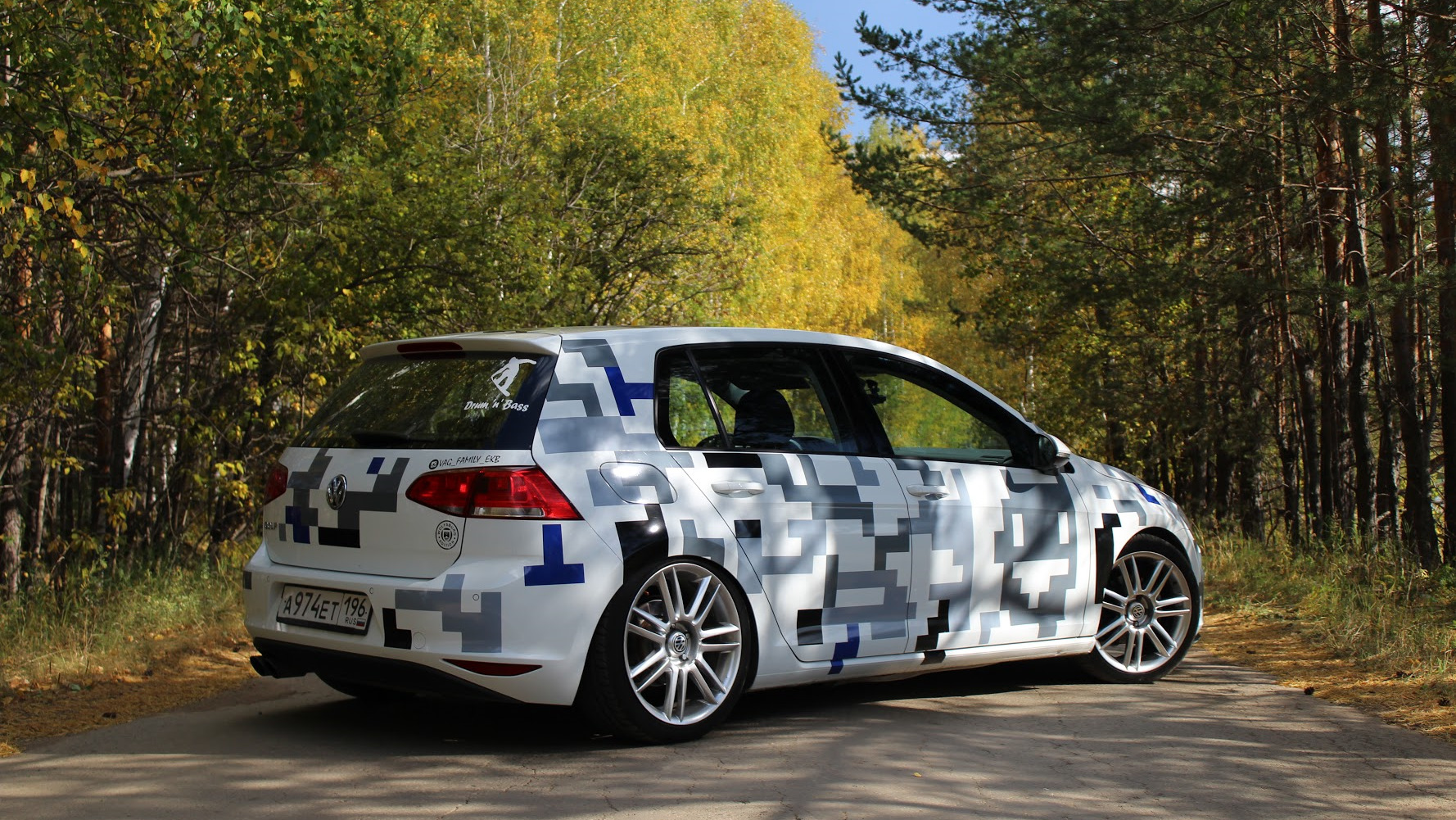 Golf low. Гольф пиксельный. Volkswagen Golf mk7 топливный бак. Golf Pixel.