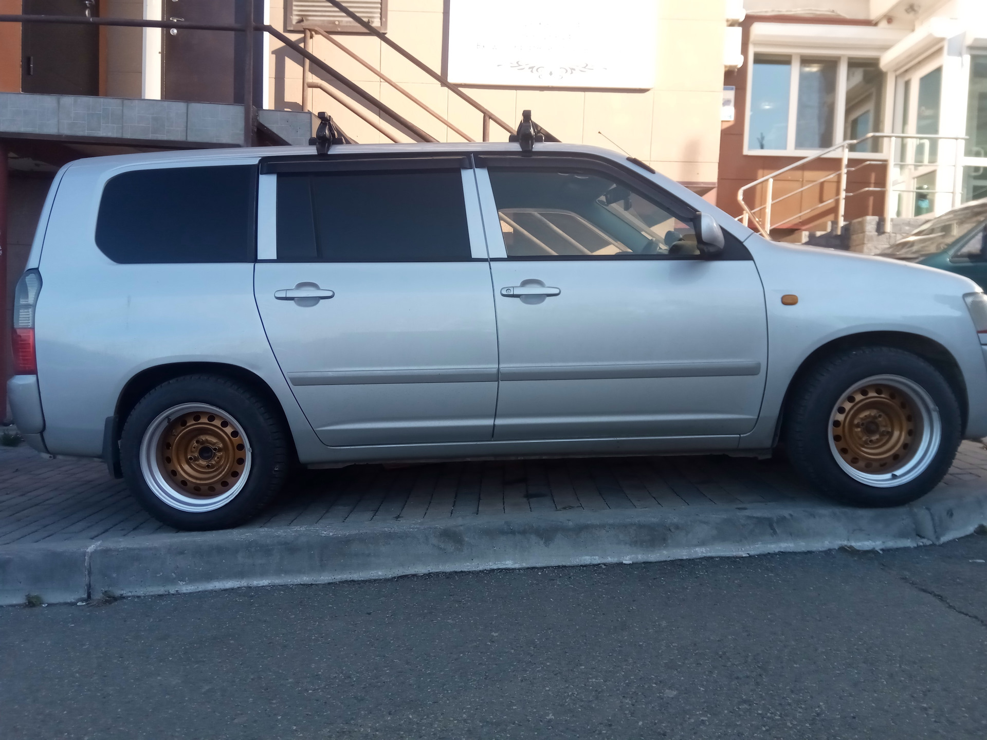 Тойота пробокс колеса. Toyota Probox 4wd. Toyota Probox Tuning. Toyota Probox 2016 stance.