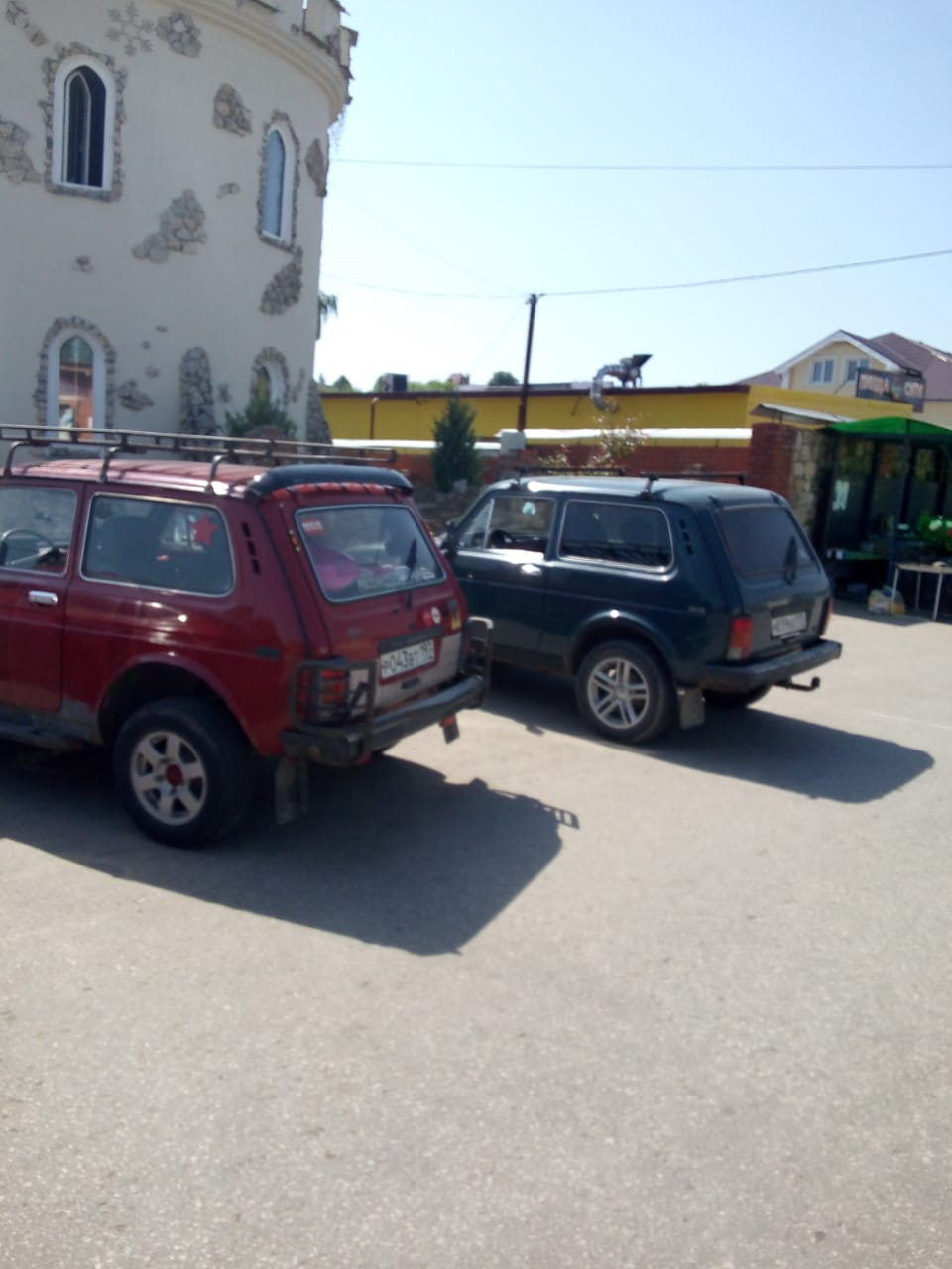 Нивы замеченные в городе Таруса во время отпуска — Lada 4x4 3D, 1,7 л, 1997  года | фотография | DRIVE2