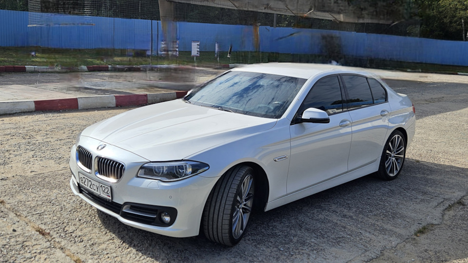 BMW 5 series snowman