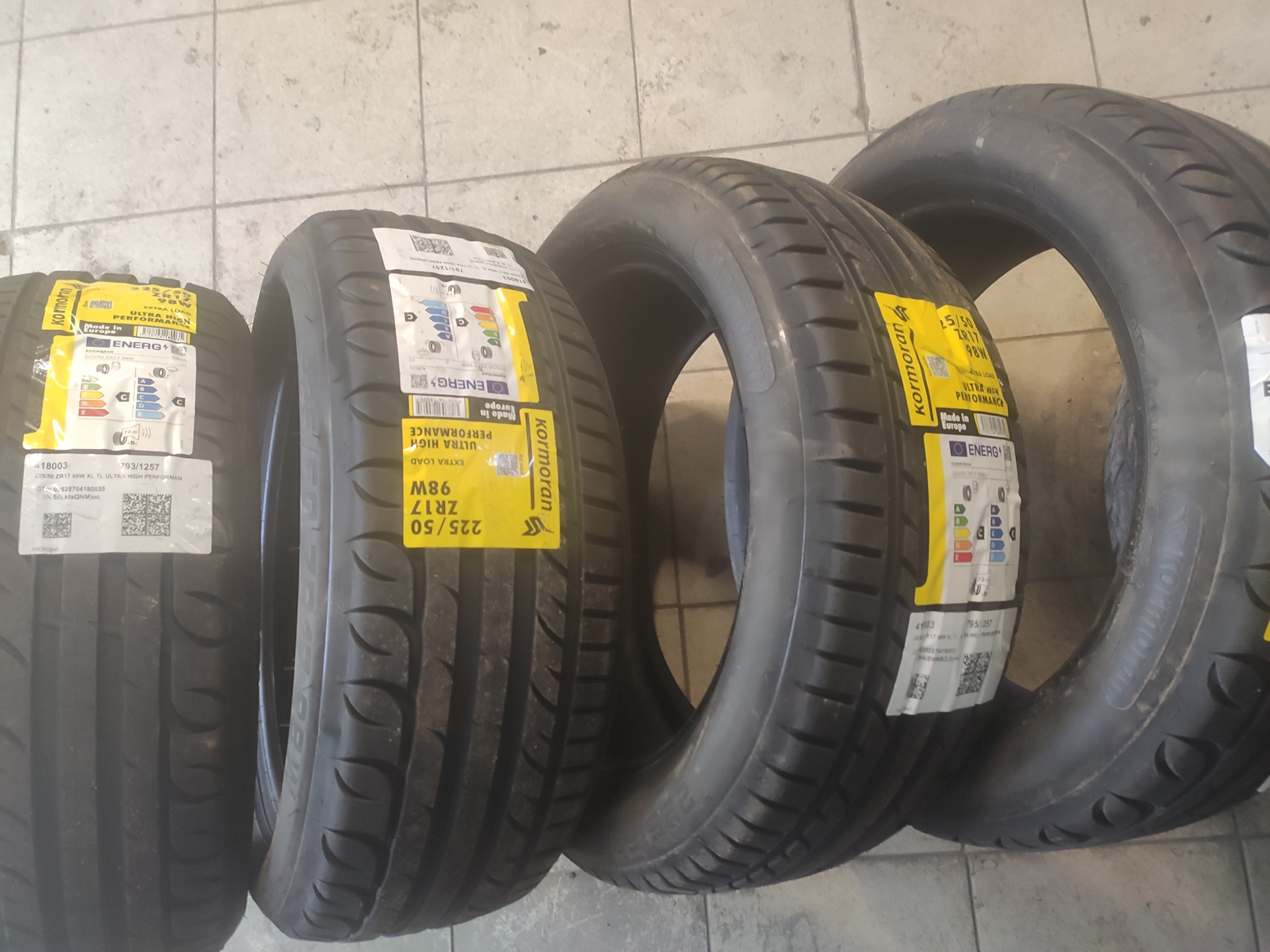 Шины kormoran ultra high. Kormoran Ultra High Performance 205/50 r17. Kormoran Ultra High Performance 215 50 17. Kormoran 225 50 17 лето Ultra High Performance. Kormoran UHP переобулся.