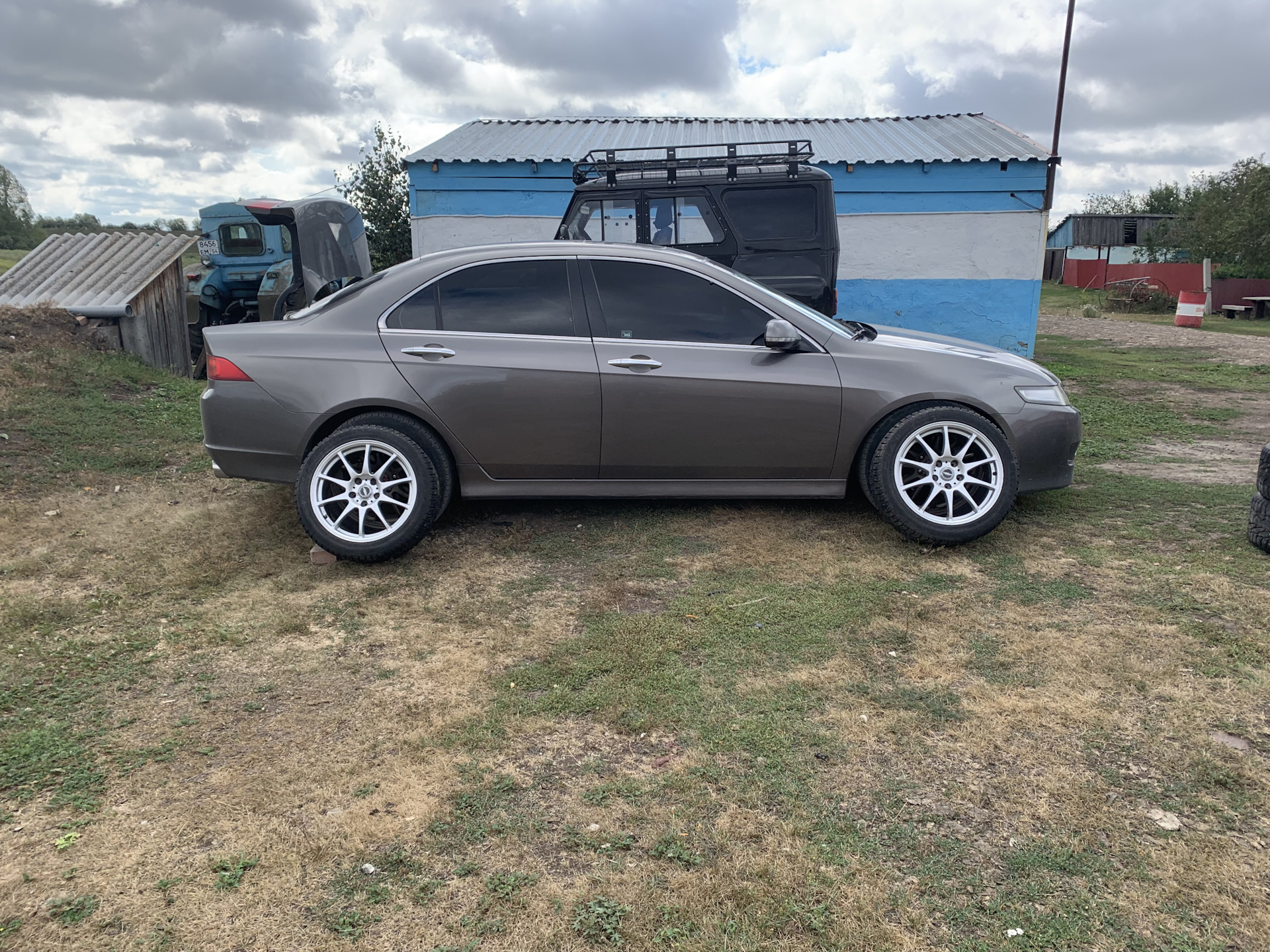 ️ R17 Hot Stuff Cross Speed Premium 15 + Nokian Nordman 7 — Honda ...