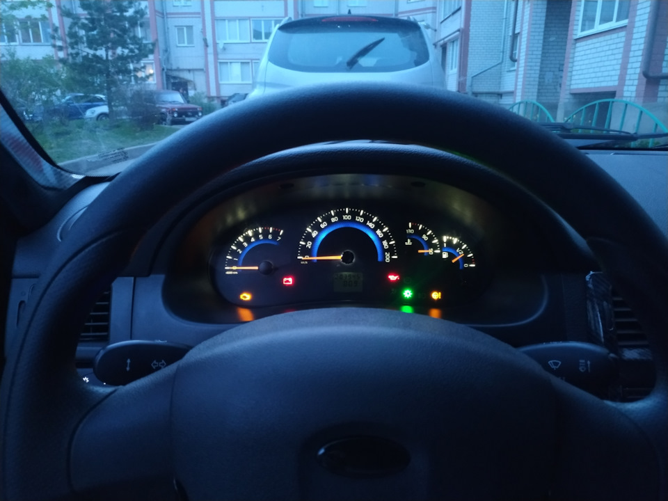 Накладка панели приборов — Lada Приора универсал, 1,6 л, 2011 года ...