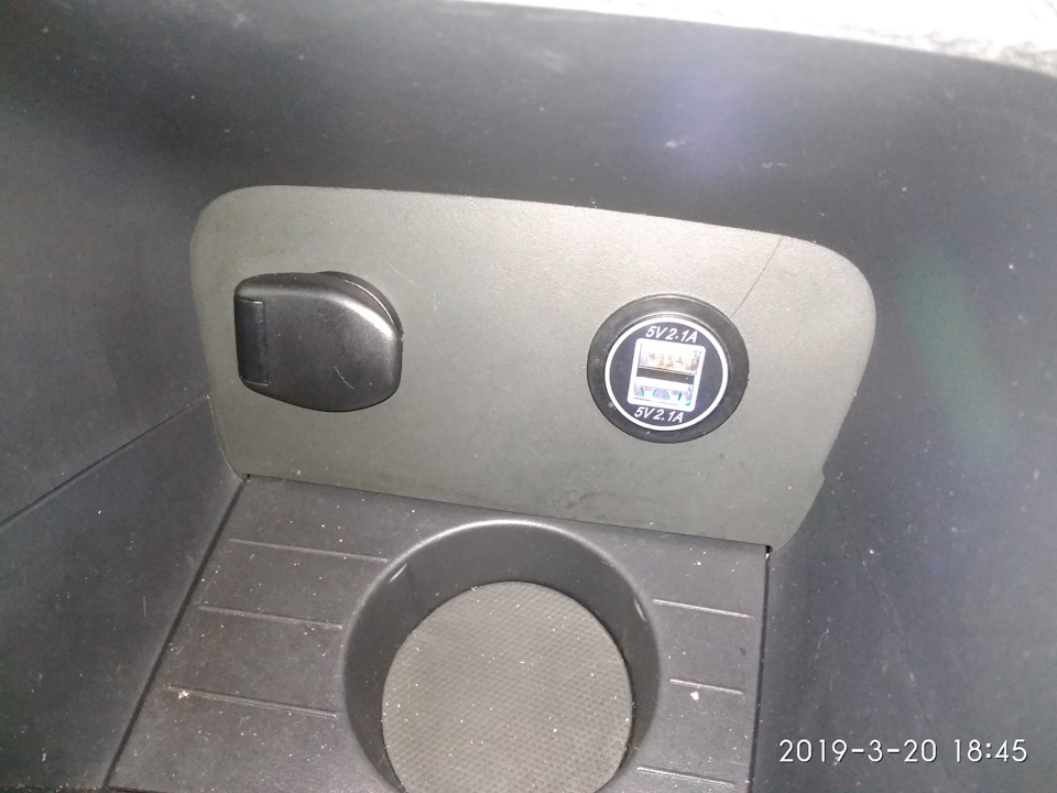 xZAAAgFo8uA 960 каптюр зарядка для телефона