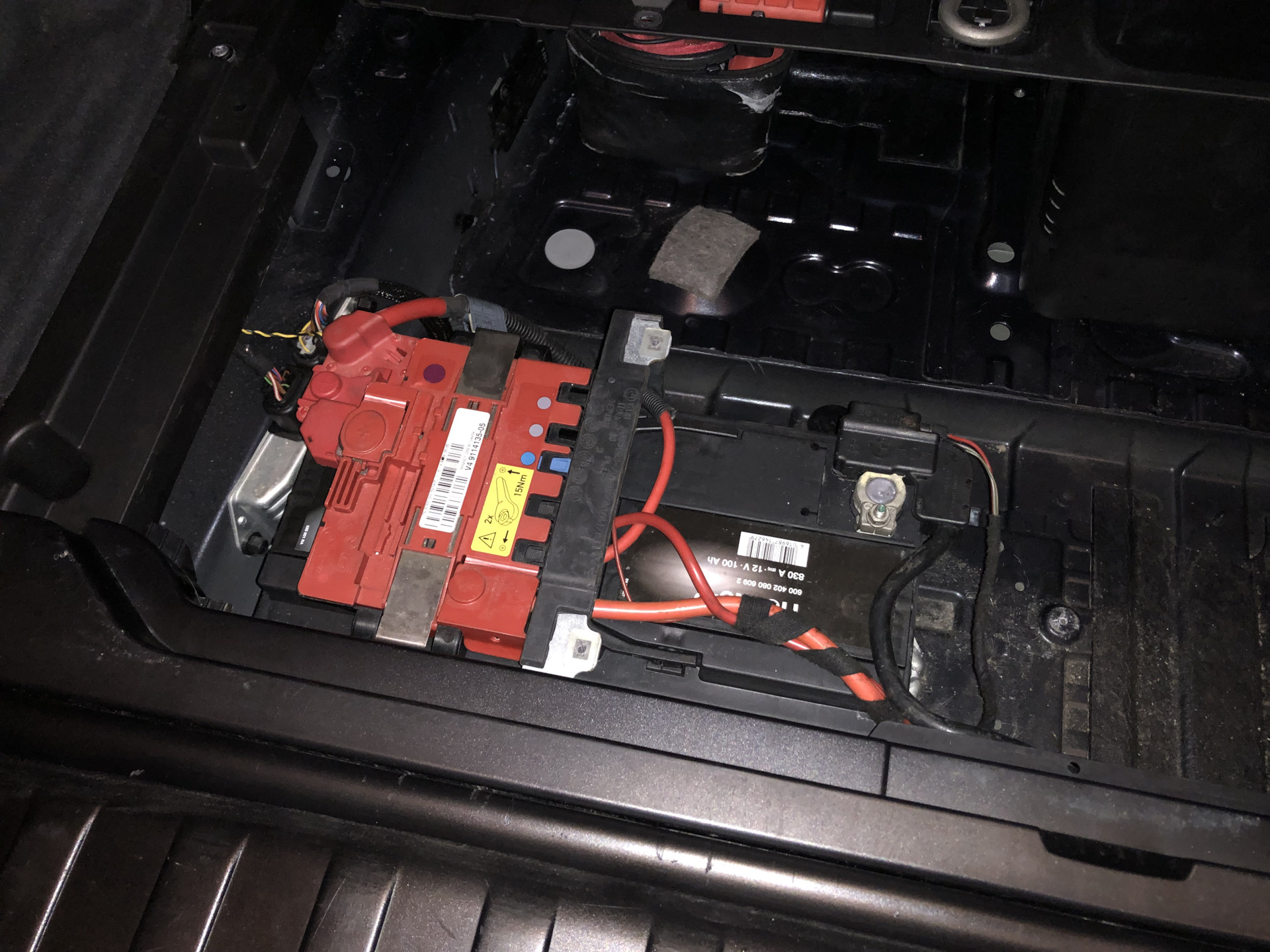 Звук разряженного аккумулятора в машине. Утечка тока гранта. Автомобильная клемма аккумулятора с отключением. Не видит акб. Не видит акб.