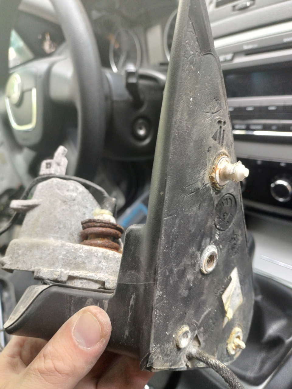Зеркало смотрит в дверь — Skoda Octavia A5 Mk2, 1,6 л, 2011 года ...
