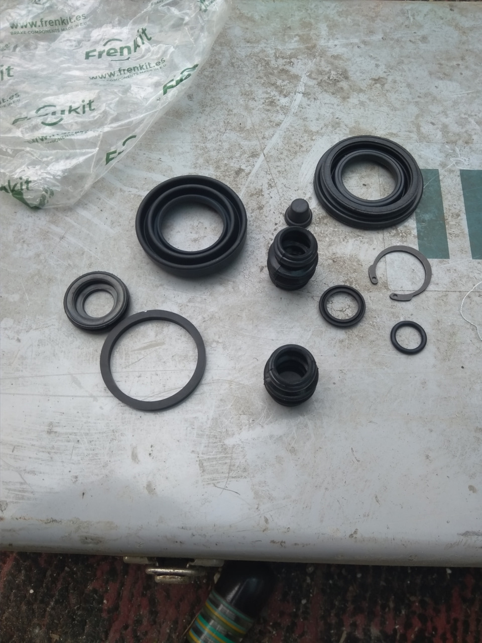 Загорается лампа ручника на приборной панели. — Hyundai Elantra (3G), 1 ...