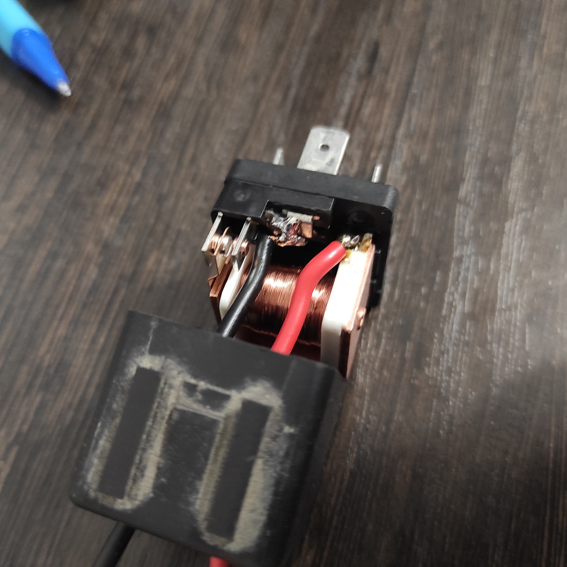 У кого не горит индикатор дальнего света после установки ксенона или ...