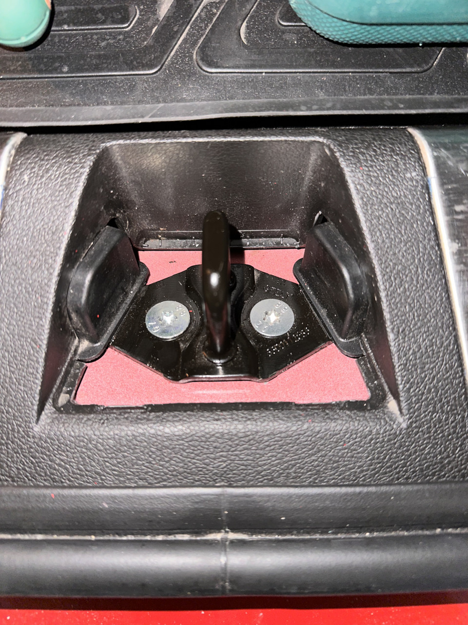 Регулировка крышки багажника, как? — Geely Coolray, 1,5 л, 2022 года ...