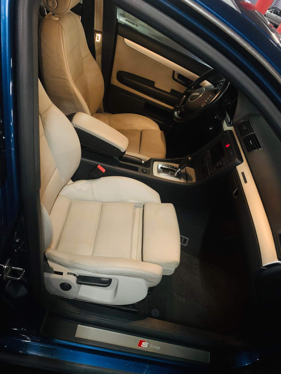 фото салона — Audi A4 Avant (B6)