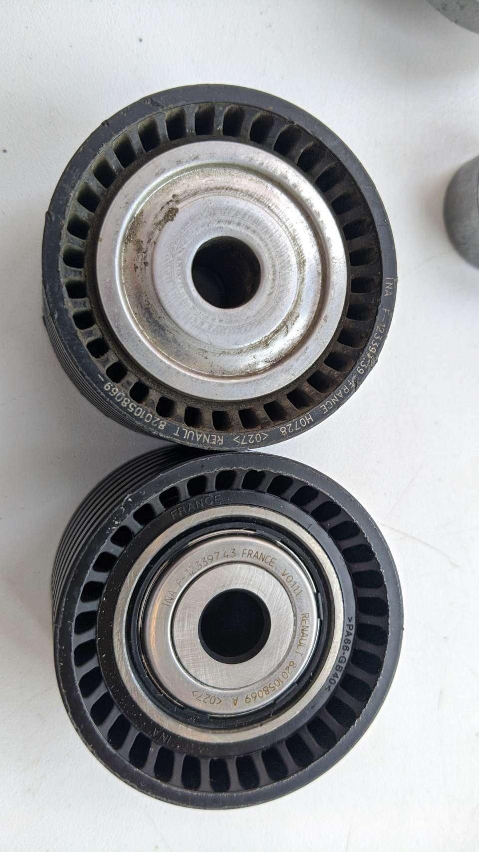 Фото в бортжурнале Renault Fluence. Запчасти на фото: 8201058069, G4164