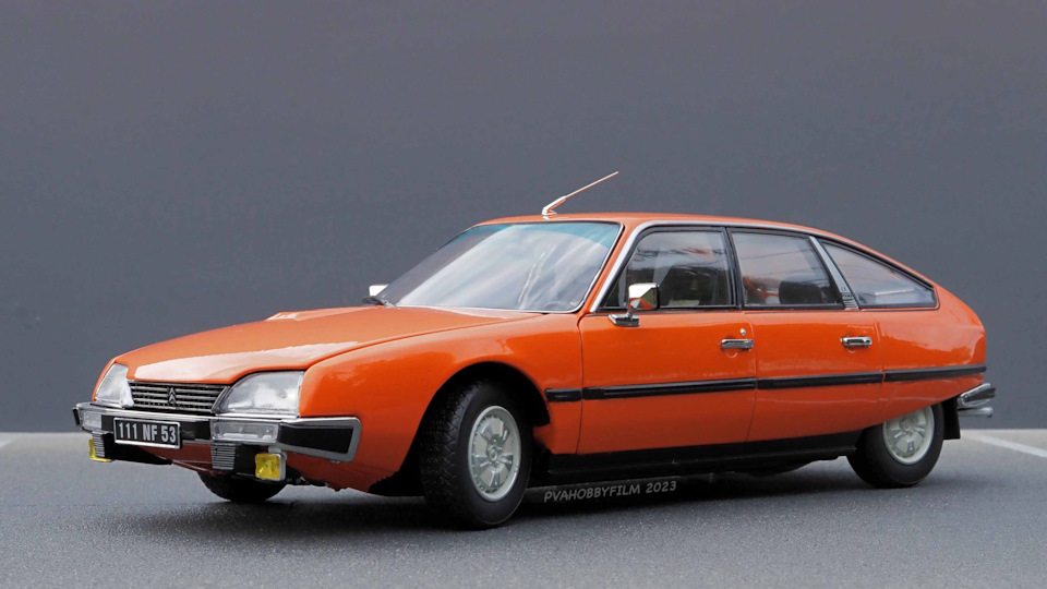 1/18 Citroën CX 2400 GTi, 1977 (Norev #181524) + Citroën CX 1/18 Citroën CX 2400 GTi, 1977 (Norev #181524) + Citroën CX