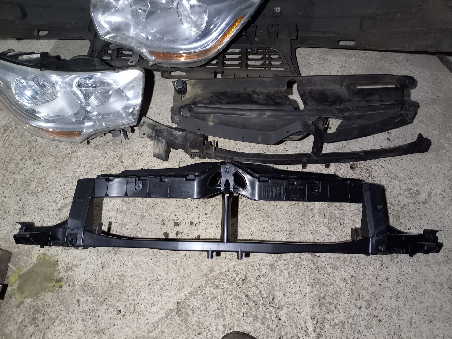 Замена основы крепления бампера — Citroen C4 (2G), 1,6 л, 2012 года ...