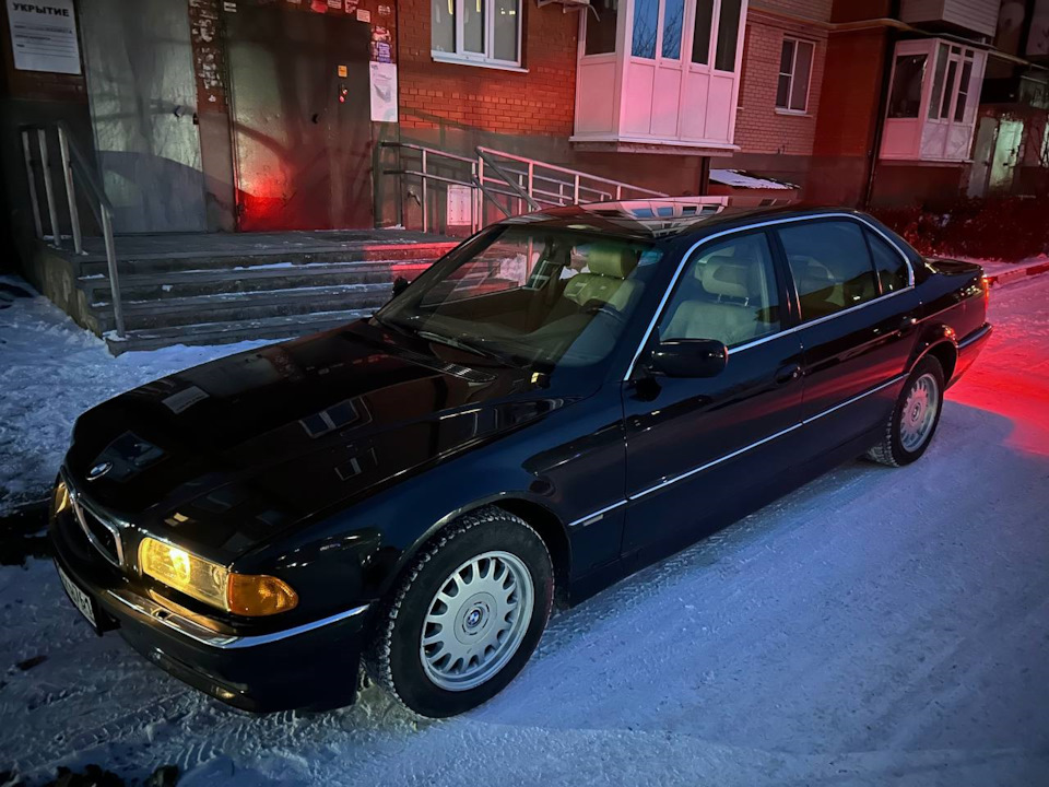 Фото в бортжурнале BMW 7 series (E38)