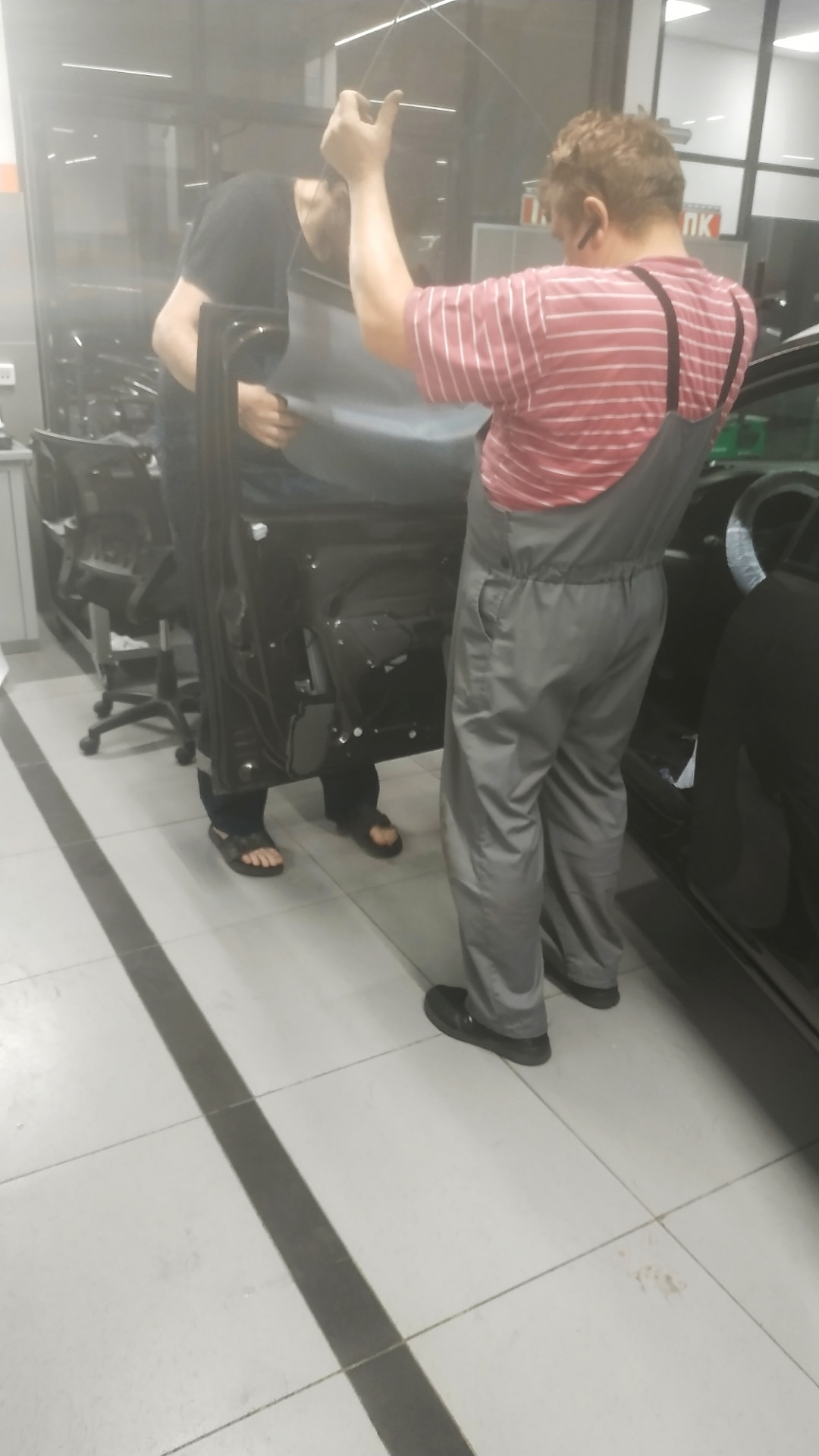 Заменили водительское стекло по гарантии — Lada Vesta SW, 1,6 л, 2020 ...