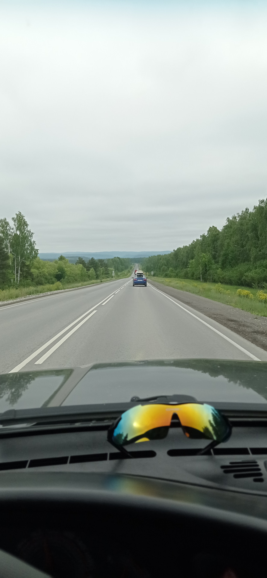 Старт из Красноуфимска. Выезжаем в тучах. В предуралье дожди. А на кануне была сильная гроза с крупным градом. — Lada Niva Travel