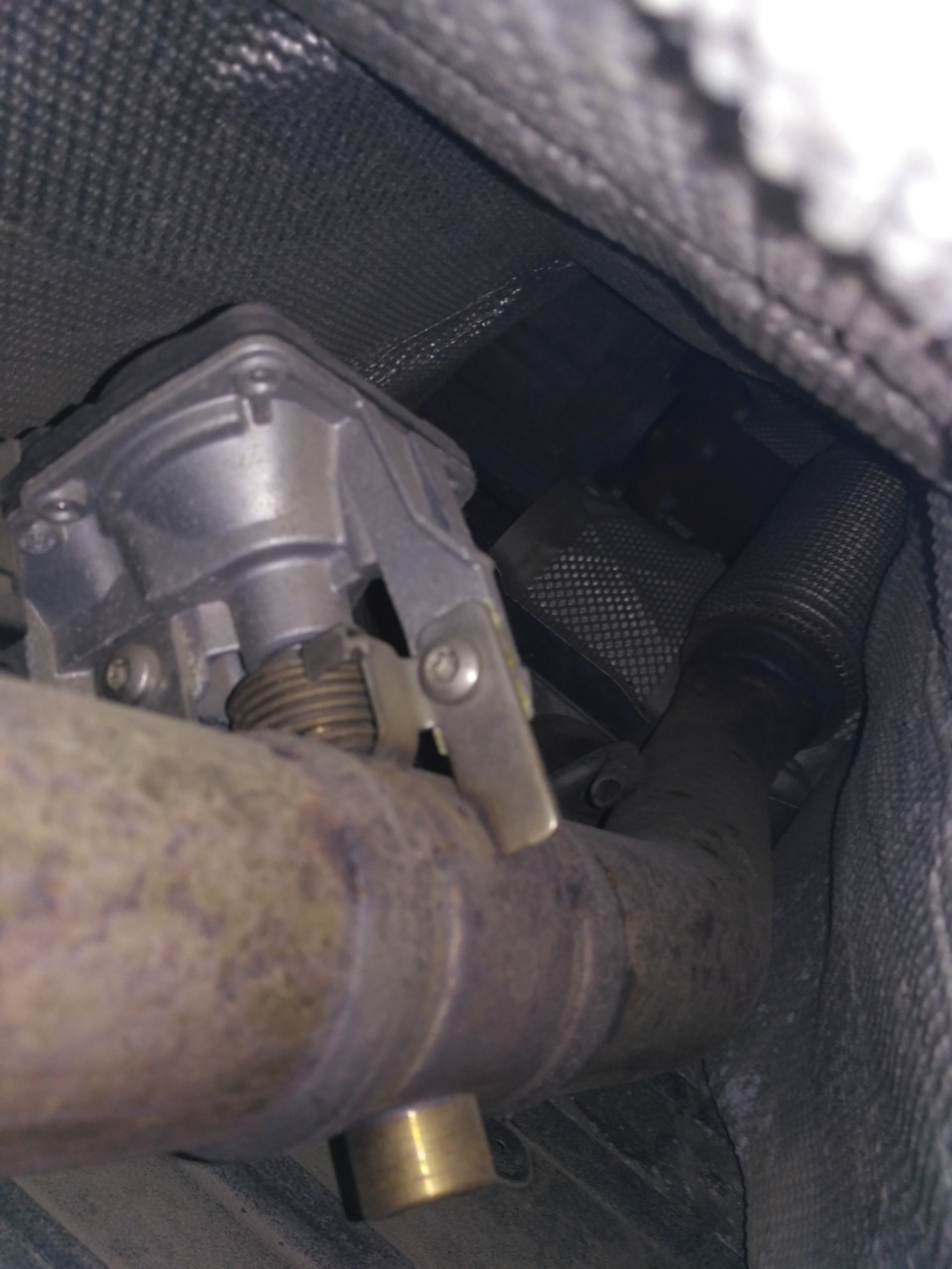 Что за датчик или заслонка на выхлопной системе ? — Volkswagen Passat ...