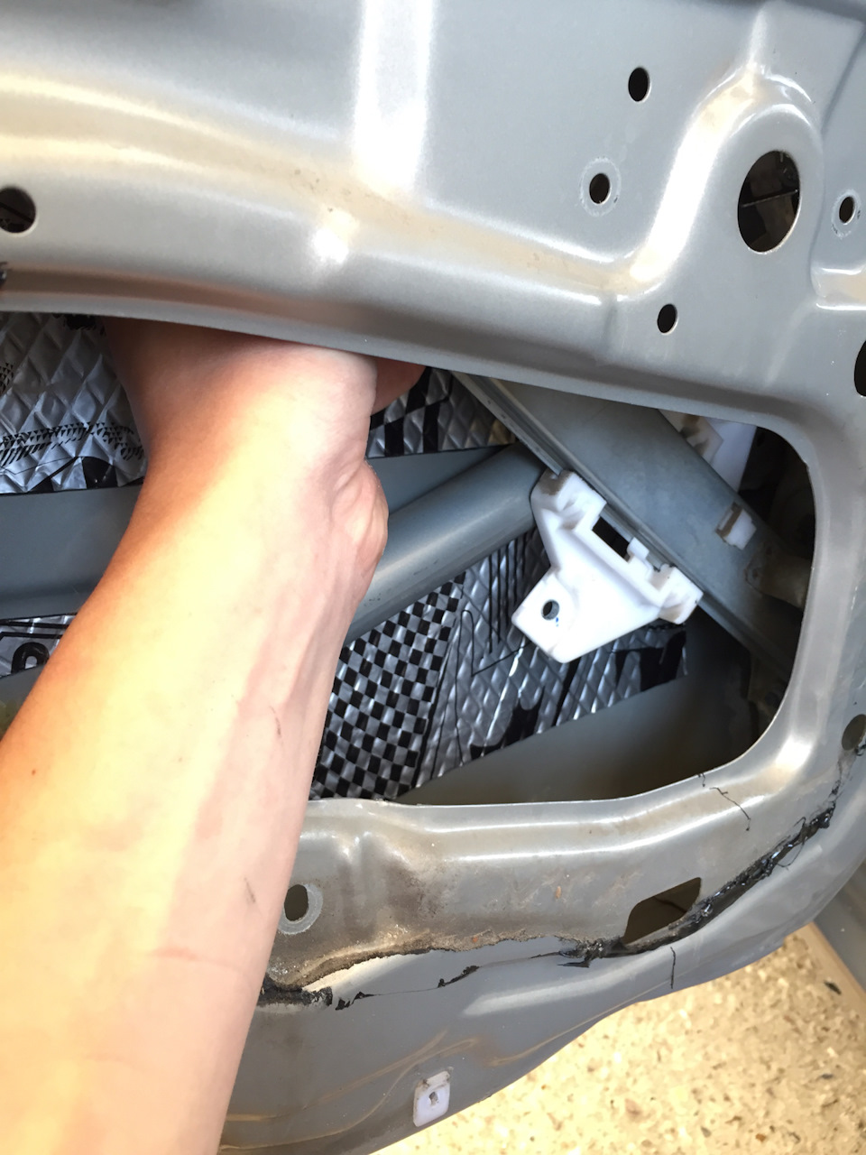 Как снять стеклоподъемник — Hyundai Accent (2G), 1,5 л, 2008 года ...