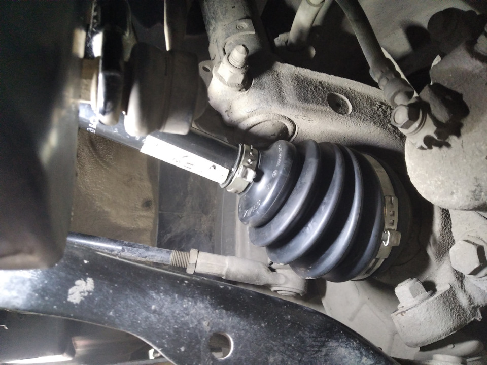 Передние пыльники и отбойники на фольксваген поло седан 2012. Пыльник шруса наружный поло седан артикул. Пыльник поло седан 2019. Пыльник поло. Пыльник поло.