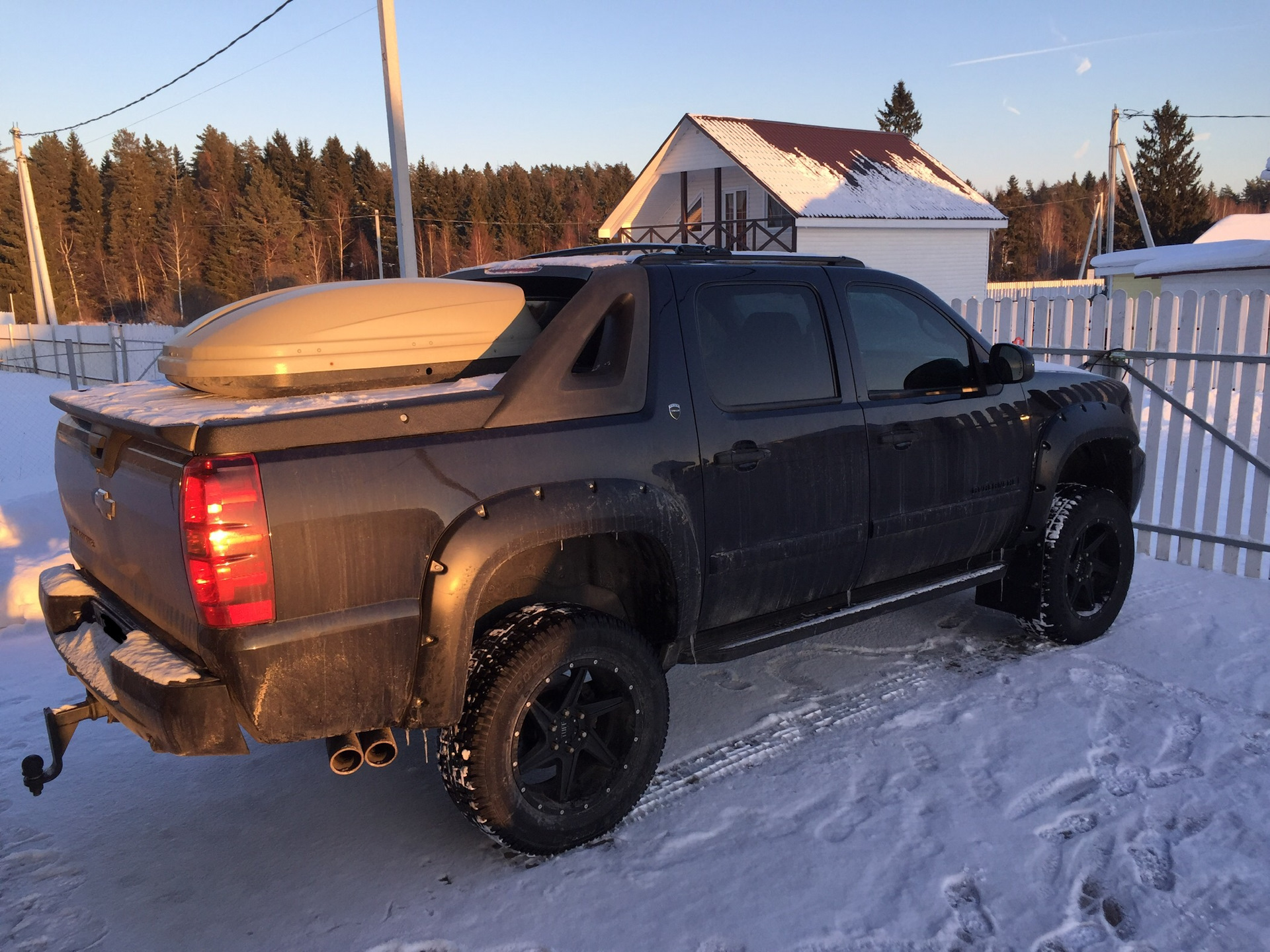 Утиль на пикап. Chevrolet Avalanche кунг. Chevrolet Avalanche кузов. Chevrolet Avalanche багажник. Шевроле Аваланч крышки кузова.