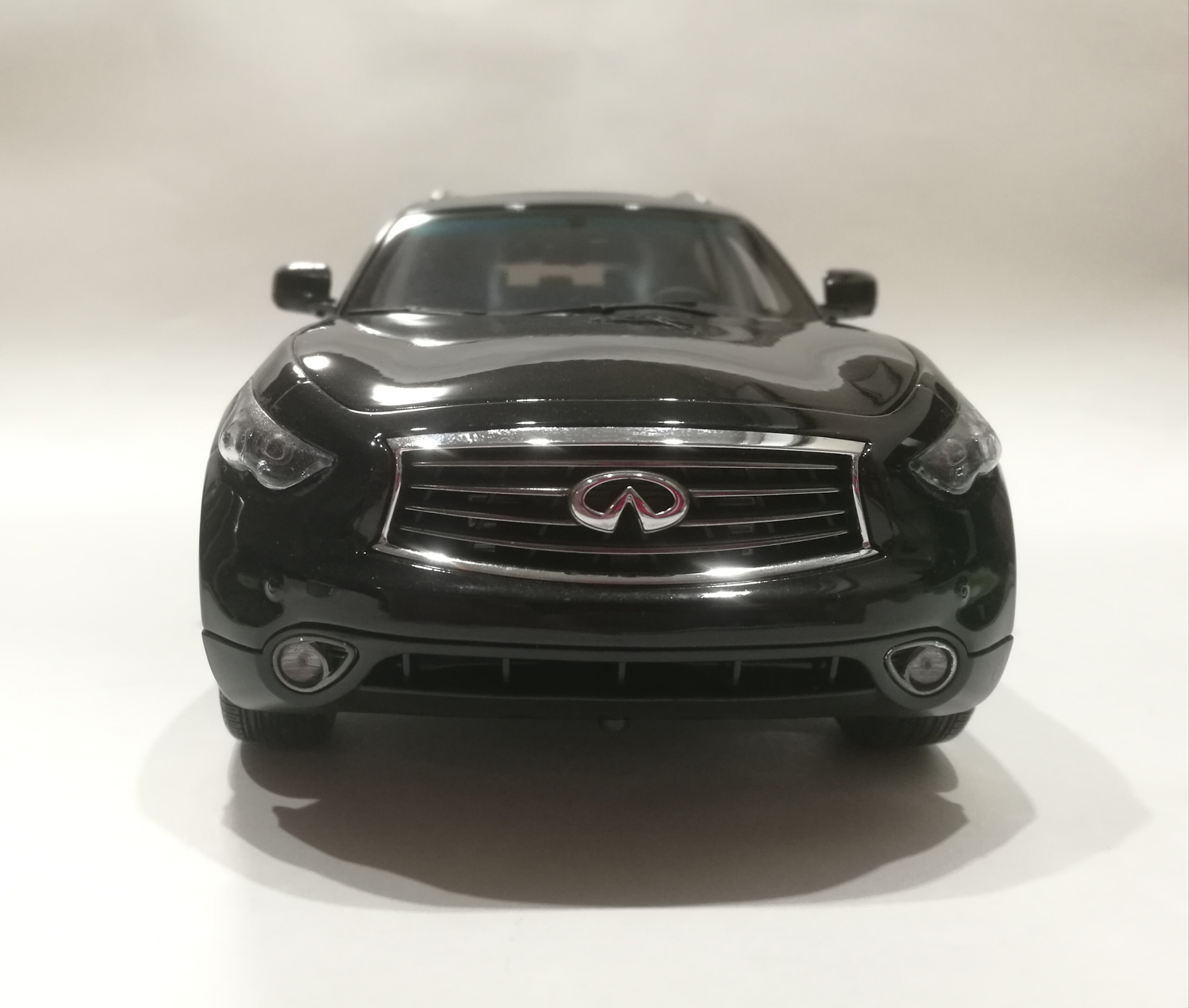 INFINITI FX 50 от PAUDI 1:18 — Сообщество «Масштабные Модели» на DRIVE2