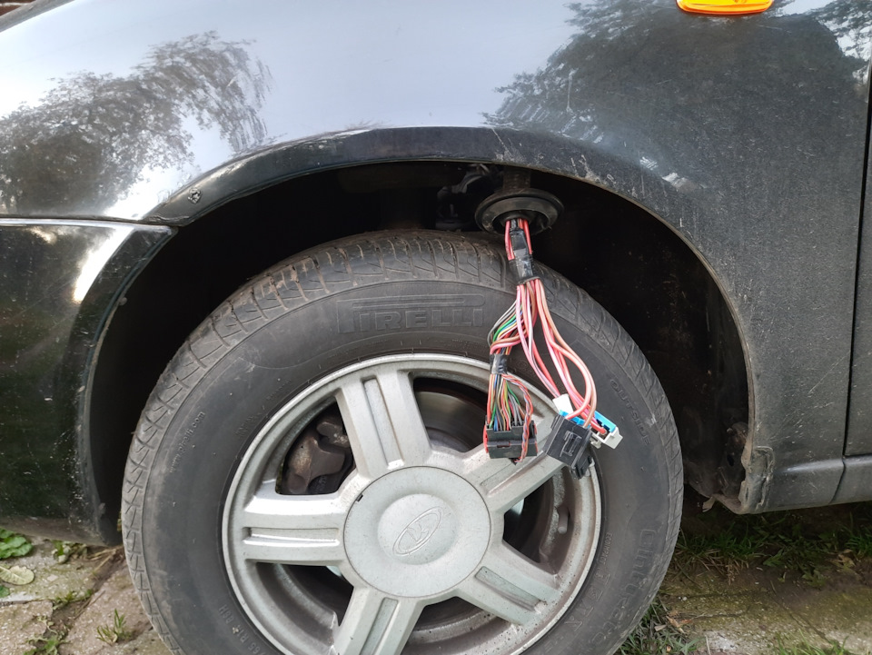 Тускнеет ближний свет при включении поворотов. — Lada Калина универсал ...