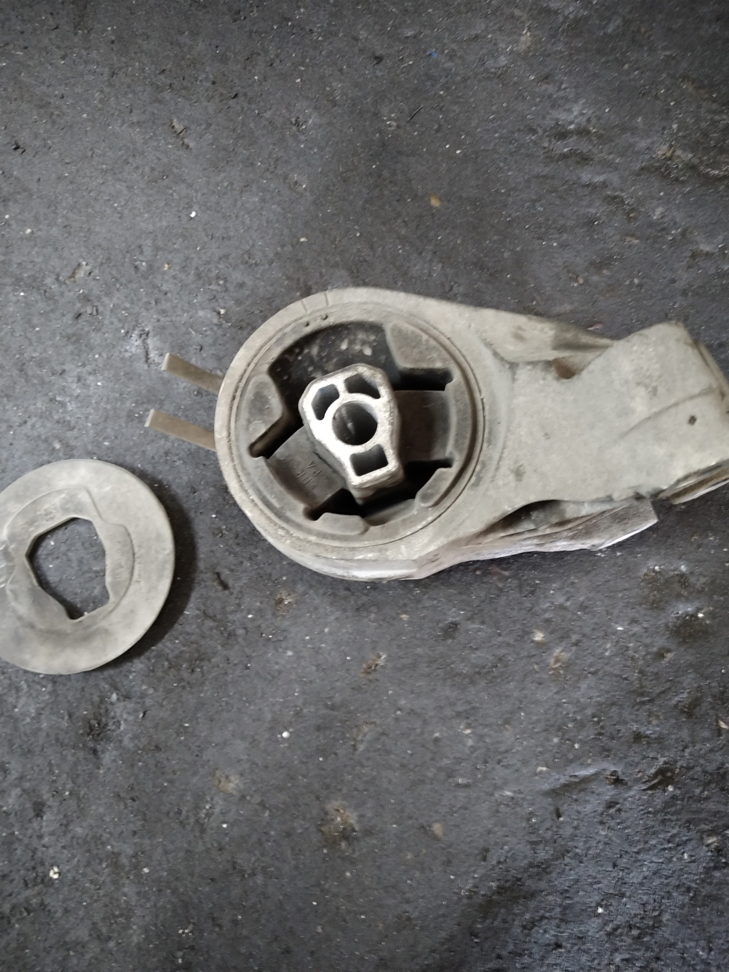 Задняя опора двигателя Шевроле Каптива — Chevrolet Captiva (1G), 2,4 л ...