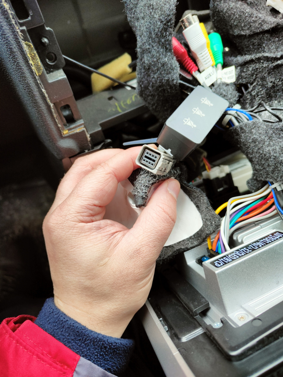 Вот этот разъём — Nissan X-Trail II (t31)