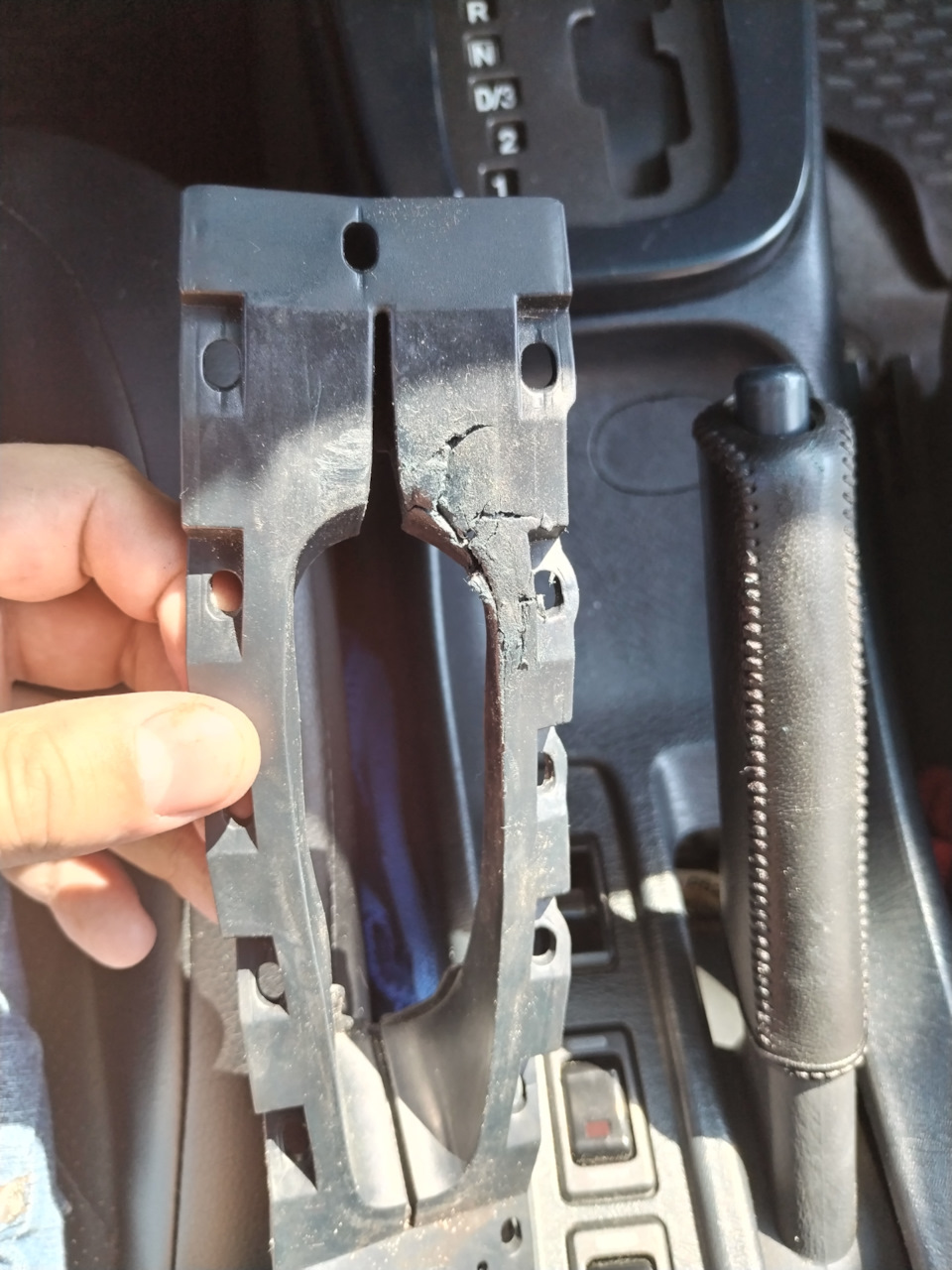 Замена резиновой прокладки ручника и кнопок обогрева сидений — Nissan ...