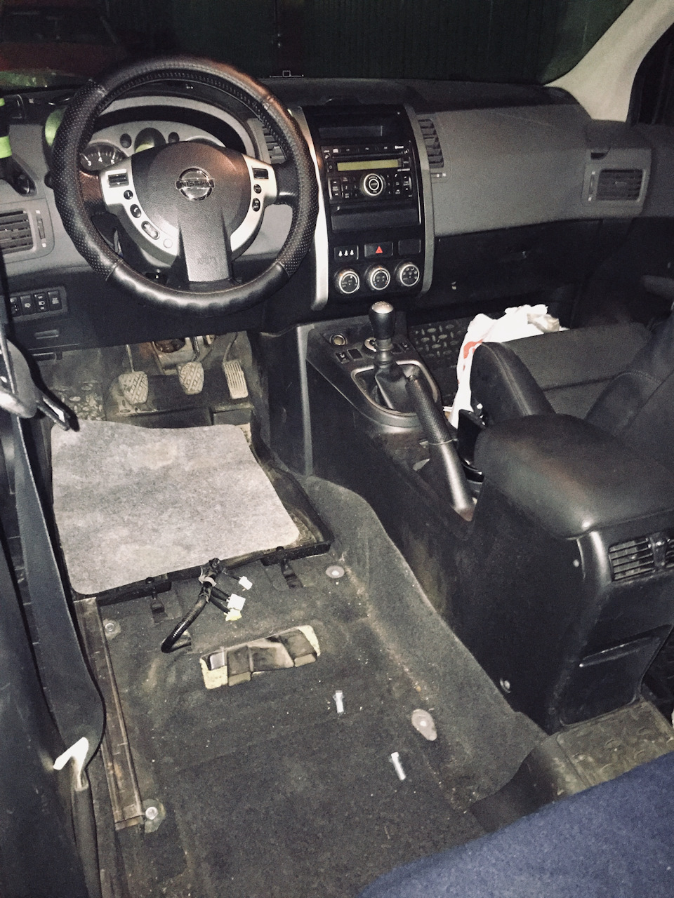 Чистка фильтра грубой очистки воздуха. — BMW 7 series (F01/02), 3 л ...