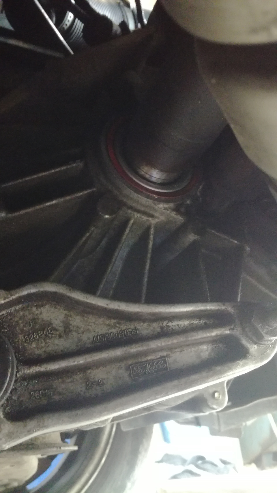 Вернул на место полуось, устранил утечку масла из кпп — Volvo V50, 2 л ...