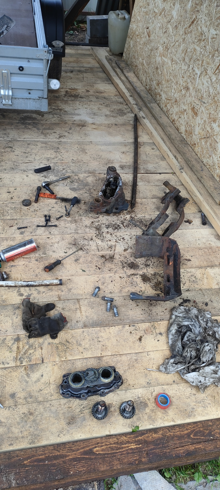 Замена заднего левого датчика АБС и замена направляющих на суппорте ...