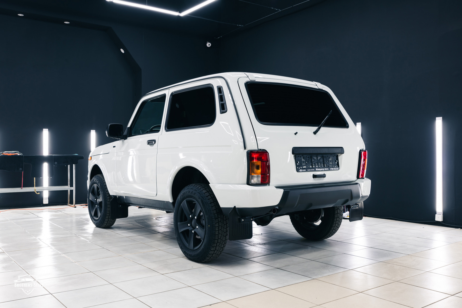 Нива легенд 2022. Niva Legend 2022. Нива 2022 белая. Lada Niva Legend prima. Нива легенд белая.