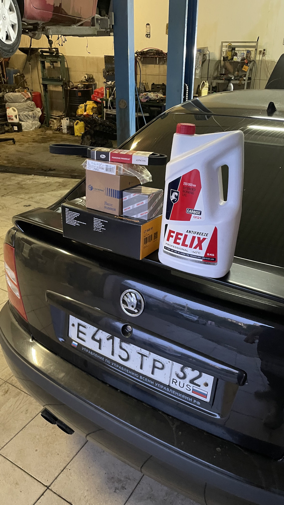 Замена ГРМ с помпой, приводного ремня с роликом и свечей. — Skoda ...