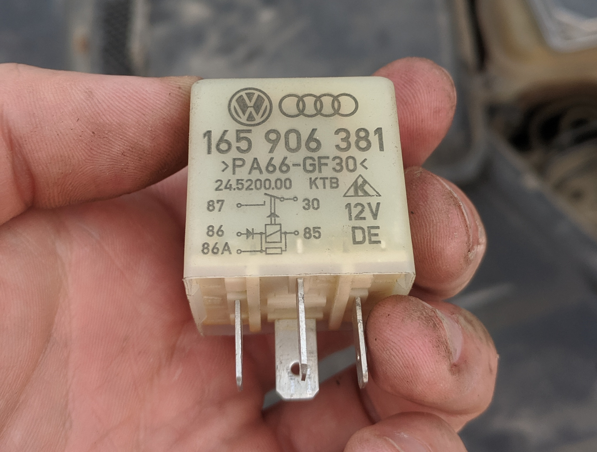 357 906 381 реле ауди. 100 800 9009 реле. Реле бензонасоса ауди а6 с6 2. J271 реле пассат. 165906381 реле.