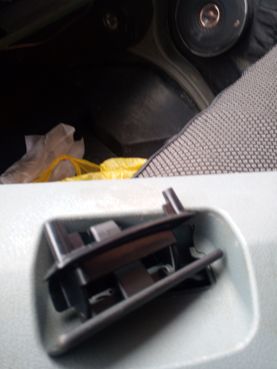 xgAAAgCdSuA 960 Как открыть бардачок на газели