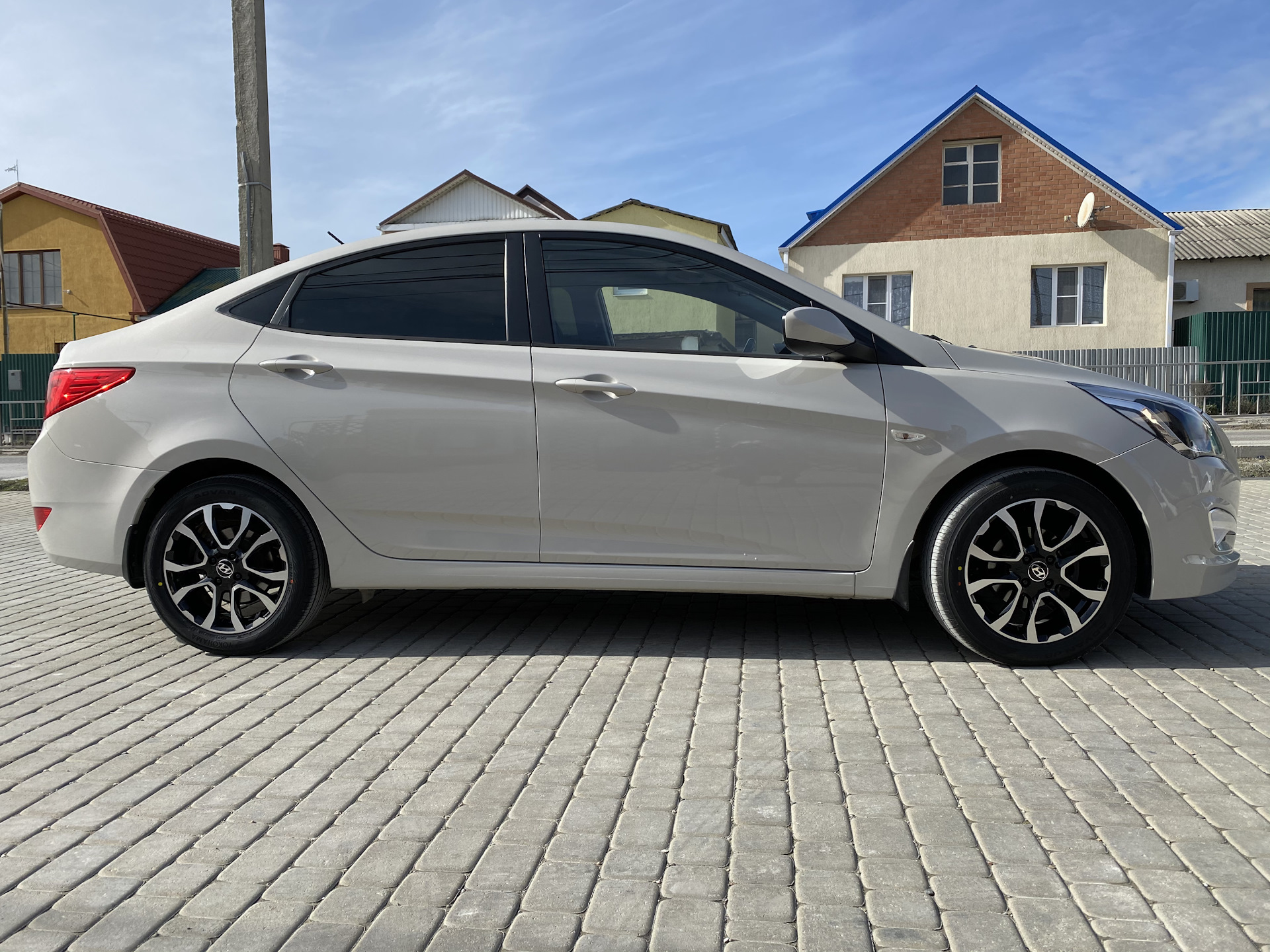 Диски R16 и летние шины Yokohama V552 195/55/16 — Hyundai Solaris (1G ...