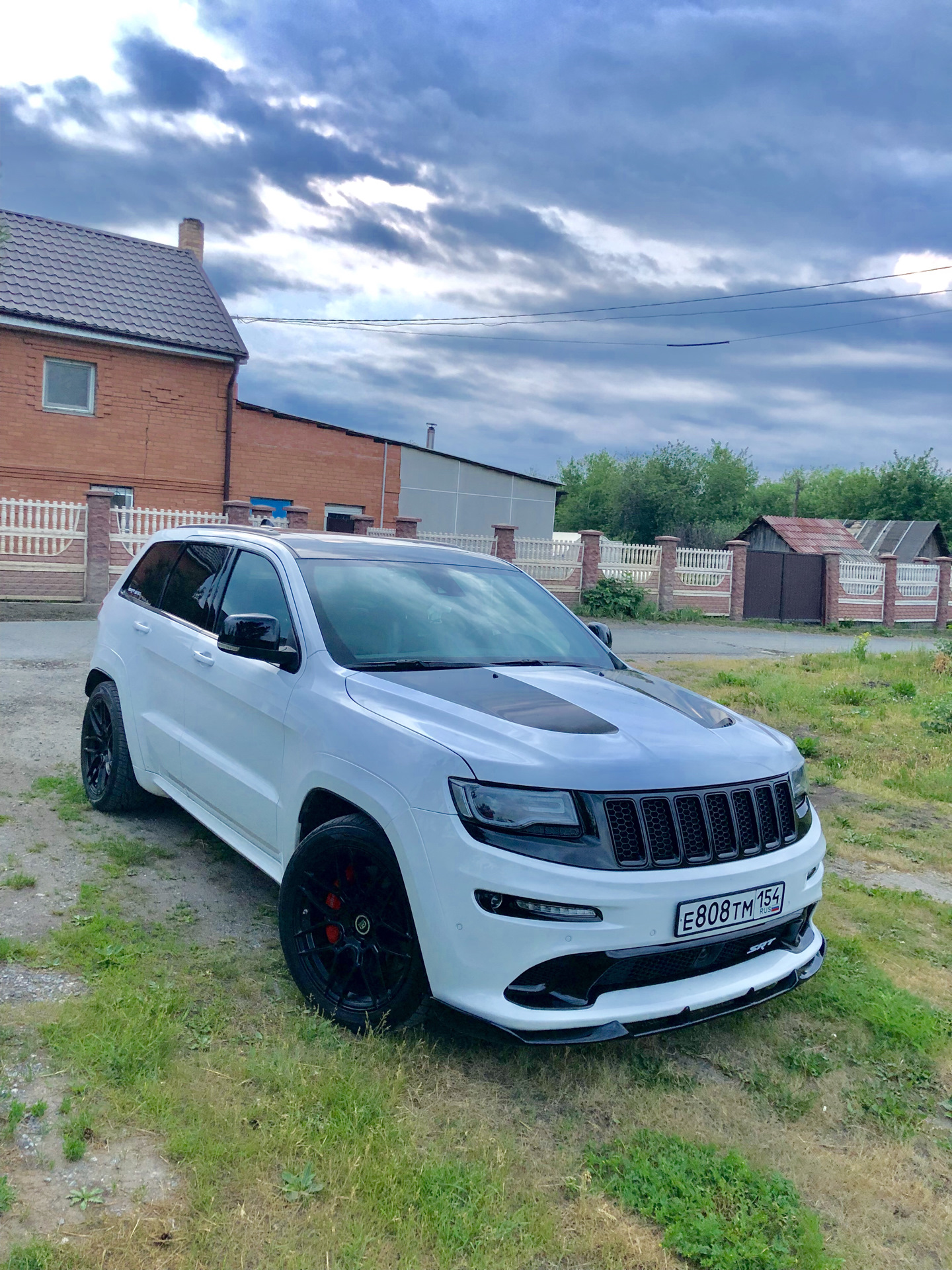 Jeep Grand Cherokee srt8 Р±РµР»С‹Р№