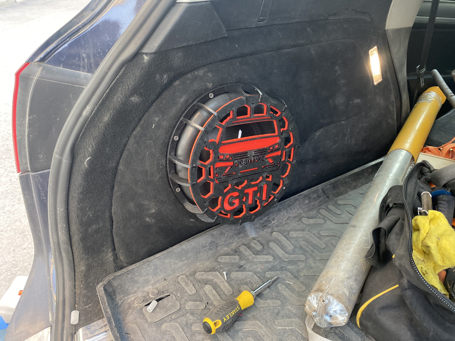 защита сабвуфера — Volkswagen Touareg (2G), 3 л, 2010 года | автозвук ...