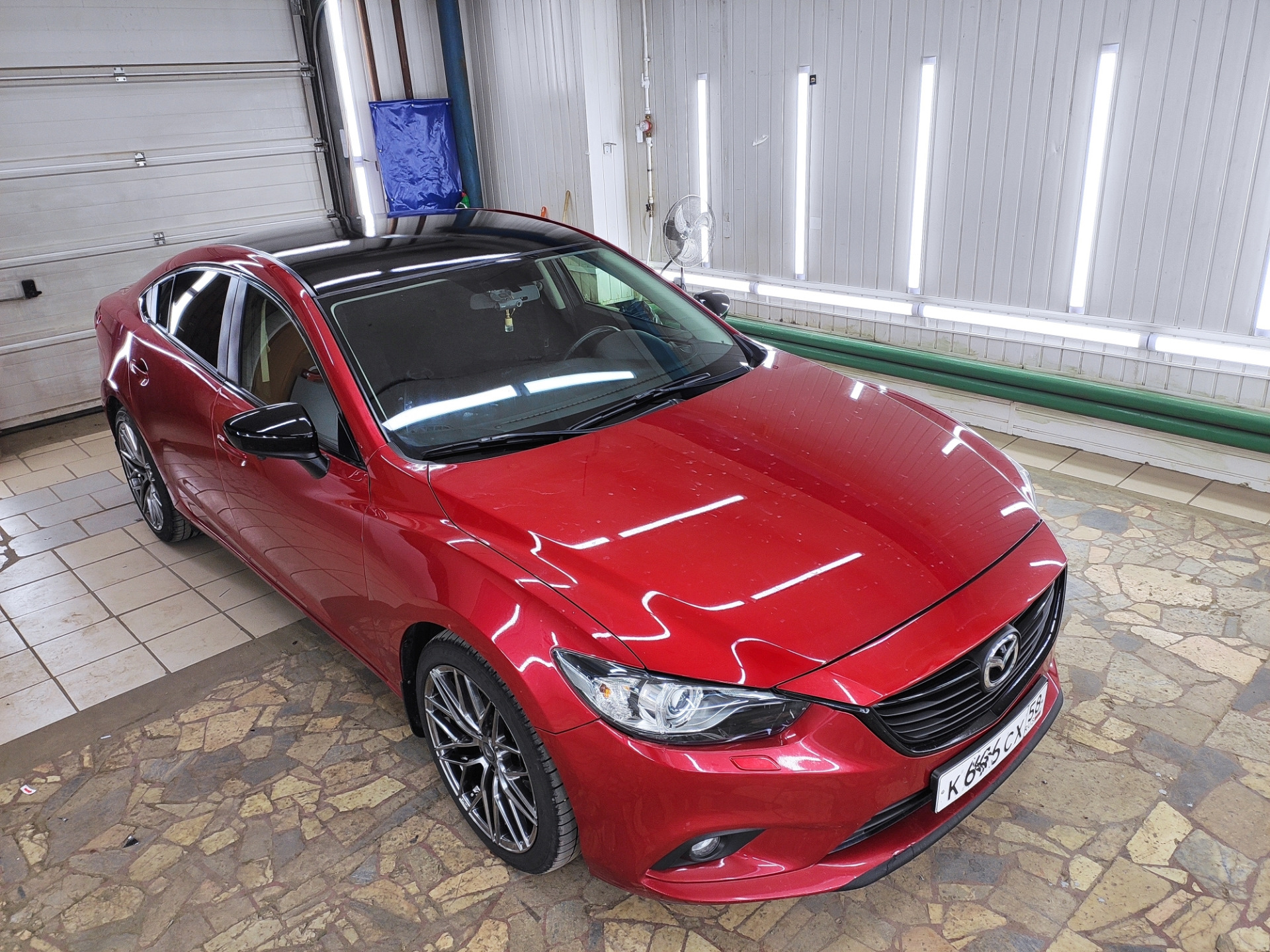 Mazda 6 красная с черным