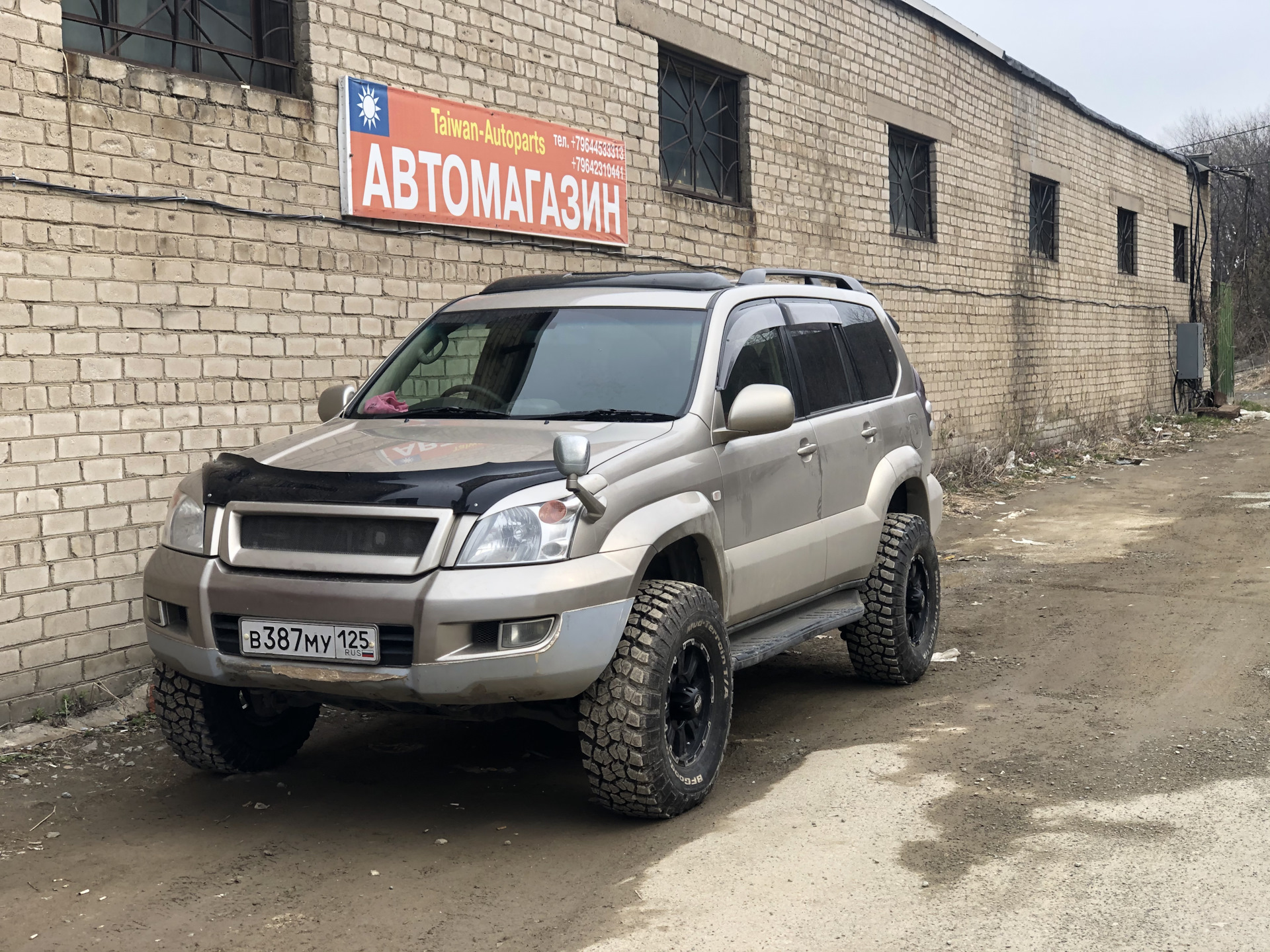 Поднять прадо 120. Prado 120 33 колеса. Прадо 120 на 33 колесах. Toyota Land Cruiser Prado 120 33 колёса. Toyota Land Cruiser Prado на 33 колесах.