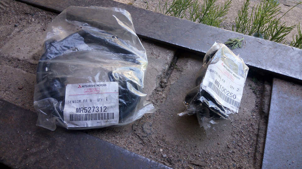 Фото в бортжурнале Mitsubishi Lancer IX. Запчасти на фото: MR527312