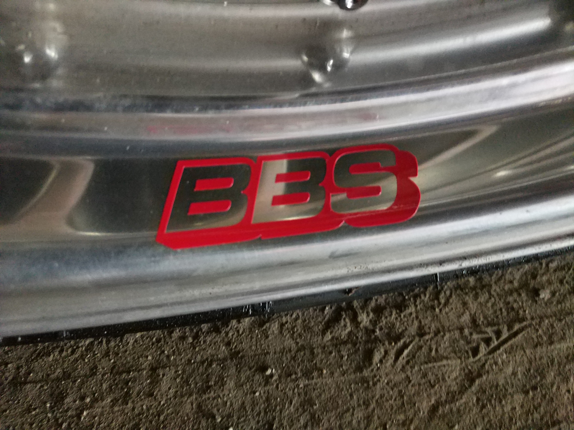 Шильдик BBS на полку — Audi 200 (C3), 2,2 л, 1990 года | колёсные диски ...