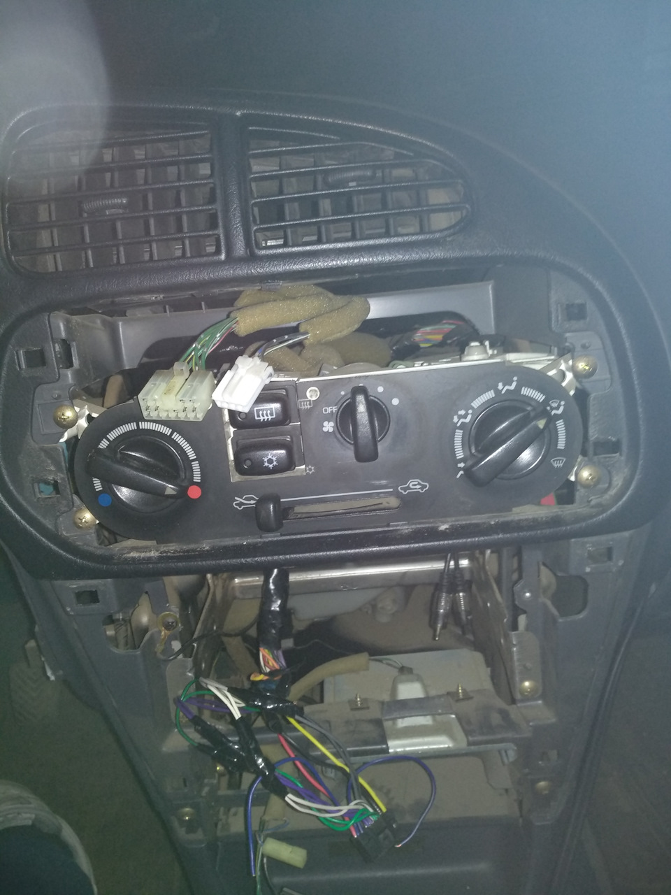 Снятие торпеды, промывка радиатора печки — Mitsubishi Colt V, 1,3 л ...