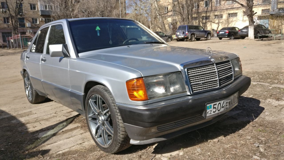 Шумка или теплоизоляция капота — Mercedes-Benz 190 (W201), 2 л, 1992 ...