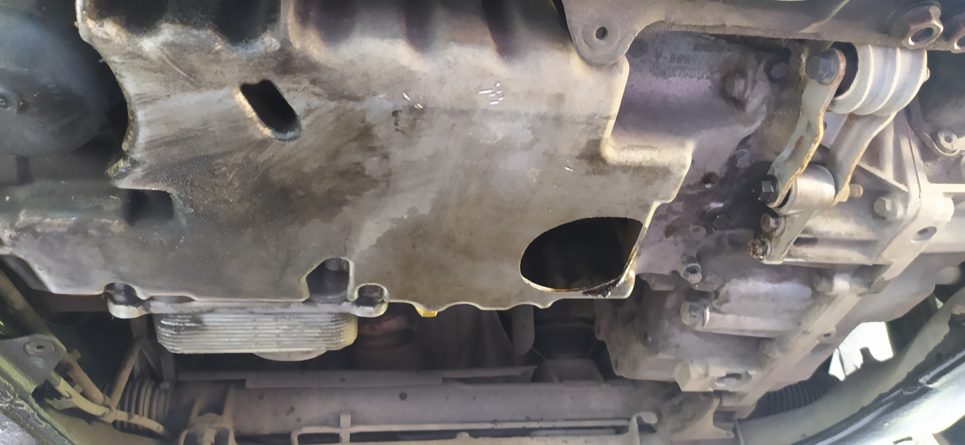 Пробил поддон картера ДВС. Замена — Volvo S60 (1G), 2,4 л, 2007 года ...