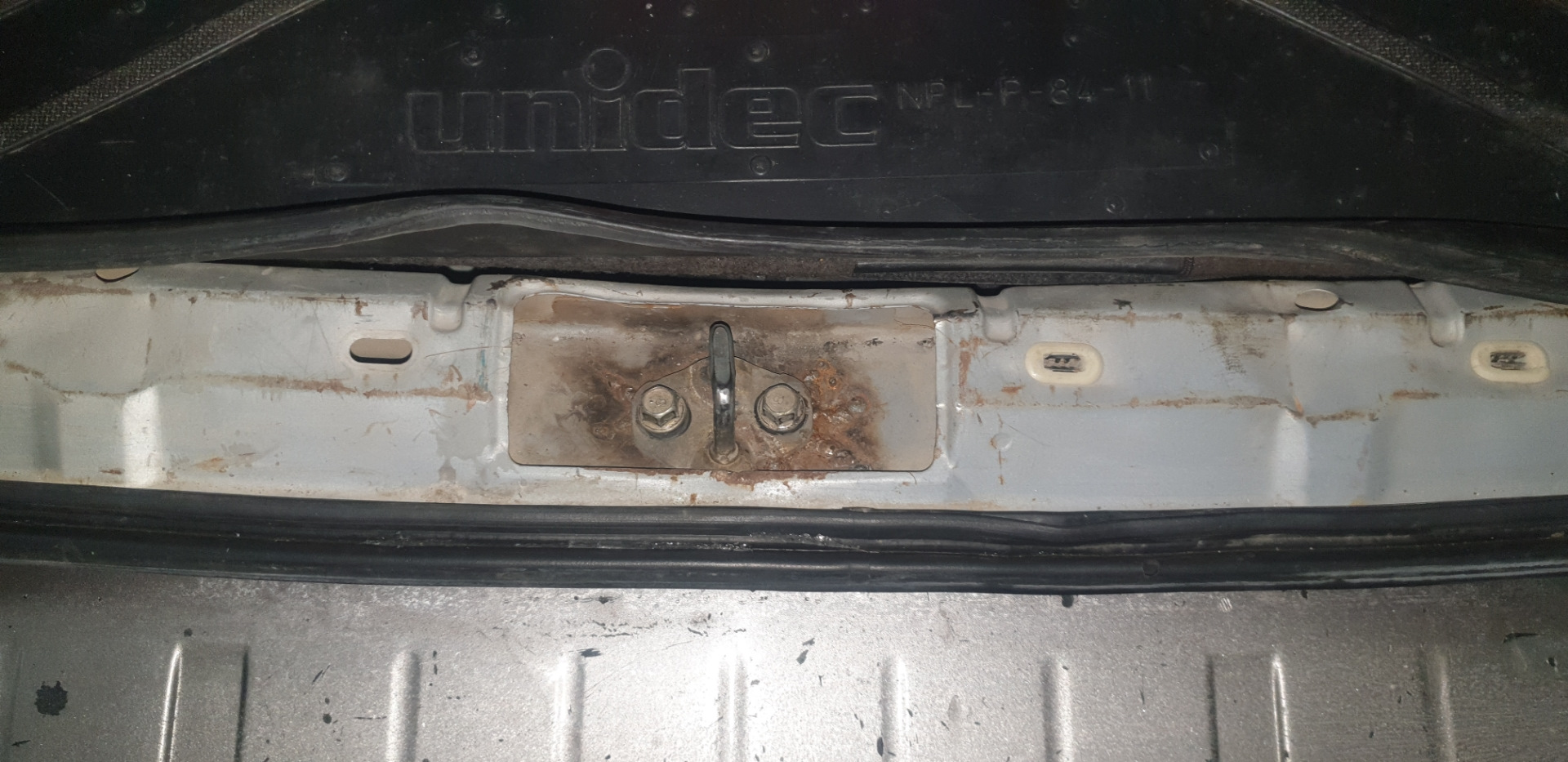 Петля багажника — Subaru Forester (SF), 2 л, 1999 года | кузовной ...