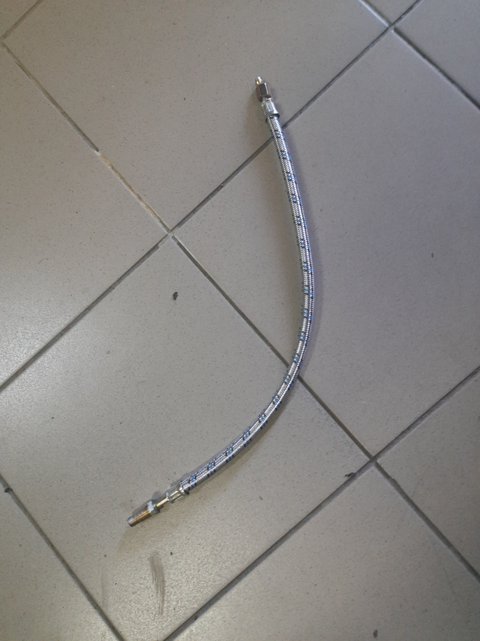 конец с двойной резьбой переточен на квадрат — Hyundai Galloper