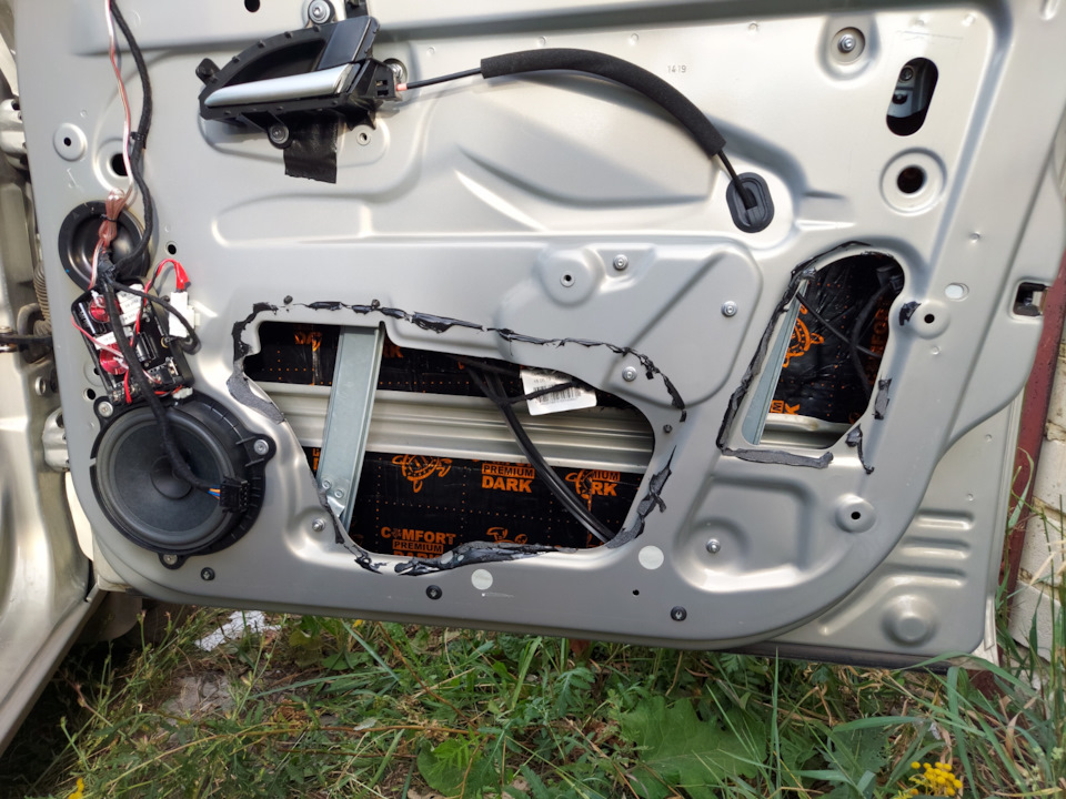 Первый слой пассажирской двери — Lada Vesta (1G)