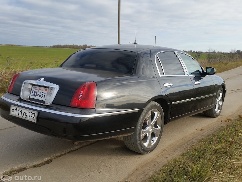 Lincoln town car iii. Смотреть фото Lincoln town car iii. Смотреть картинку Lincoln town car iii. Картинка про Lincoln town car iii. Фото Lincoln town car iii